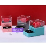 Caja con rosa para regalo